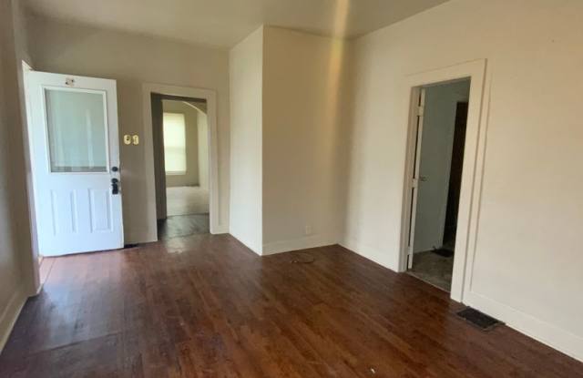 3-Bedroom, 1-Bathroom Home – $950/Month - MISHAWAKA - 532 West 6th Street, Mishawaka, IN 46544