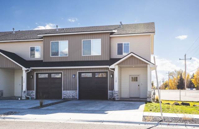 END UNIT - Modern Luxury Townhome in Saint Anthony – Welcome Home! Gallery 1