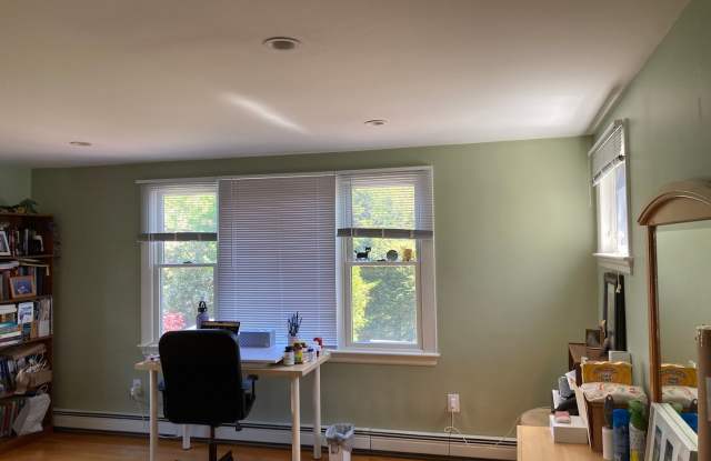 Beautiful single family house in a prime location in Newton Gallery 3