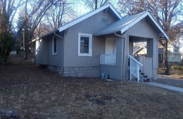 6500 Paseo Blvd - 6500 Paseo Blvd, Kansas City, MO 64131