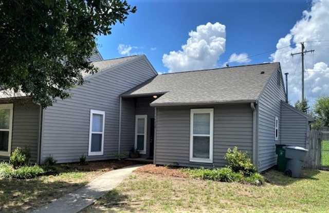 Pineville- Ranch townhome- Remodeled 2 bed, 2bath Fenced yard photos photos