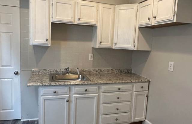 4bd/2b Single Vouchers/Cash Pay **1/2 OFF SECURITY DEPOSIT SPECIAL** Gallery 4