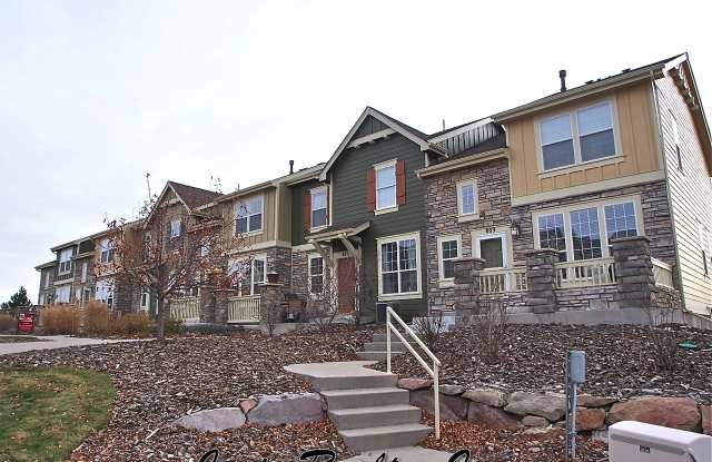 Fantastic Latigo Townhome Near Dining, Shopping, and I-25 photos photos