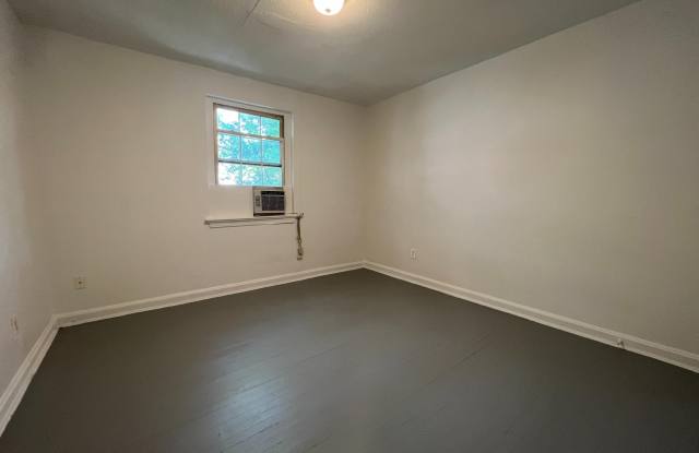 1105 16TH STREET NE Gallery 4