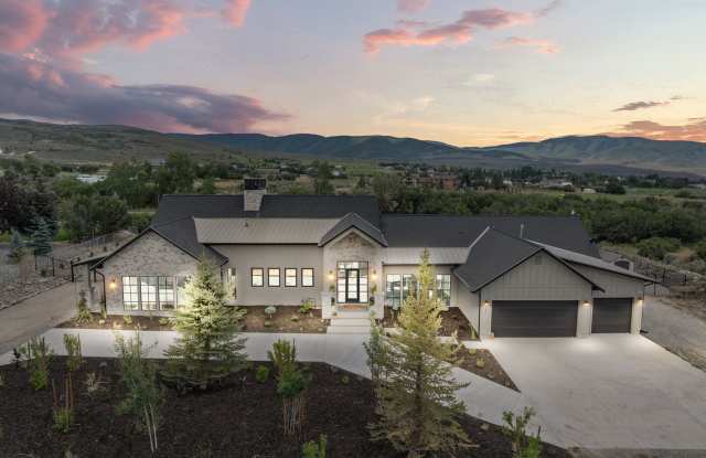 5240 Lake Creek Road photos photos
