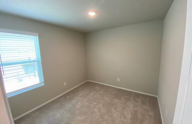 10415 Welder Oak Gallery 2