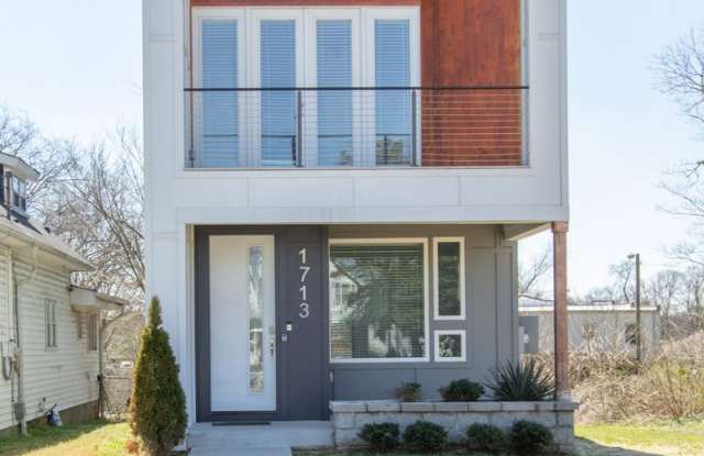 3 Beds 2.5 Baths Single-Family Urban Home photos photos