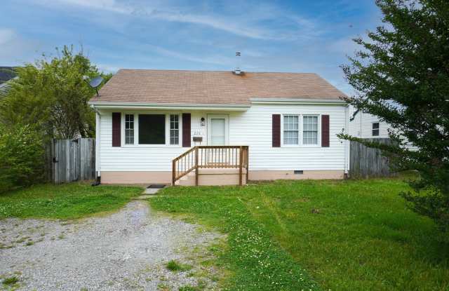 226 North Kalmia Avenue - 226 North Kalmia Avenue, Highland Springs, VA 23075