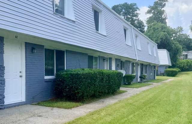 Newly Renovated 2-Bedroom Townhouse in a Prime Location! Gallery 4