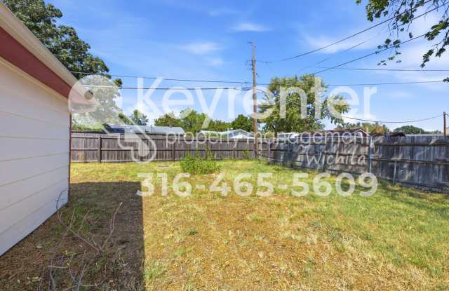 2 WEEKS FREE RENT!  Charming 3-Bedroom Home with Detached 2-Car Garage & Fenced Backyard Gallery 3