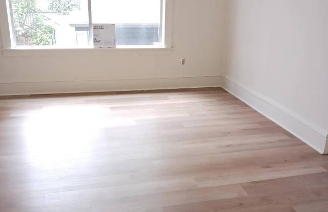 2- Bedroom in small building in Fremont Gallery 1