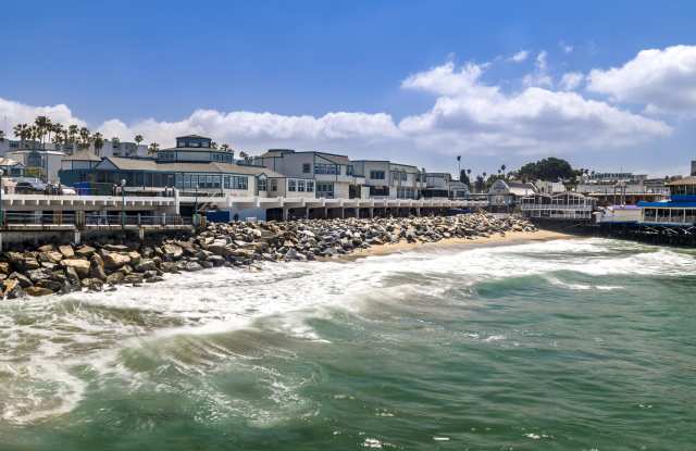 Sea Breeze Beach Apartments Gallery 1