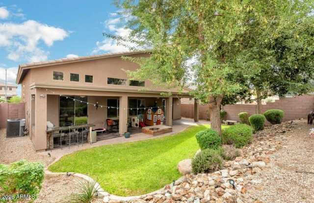 2244 W Spur Drive Gallery 2