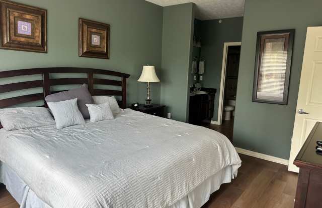 Move in One Month Free Rent On a 13 Month Lease- Furnished 2 Bedroom 2 Bath Executive Apartment on Table Rock Lake, Branson MO Gallery 1