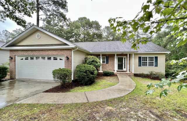 150 Sandhills Circle - 150 Sandhills Circle, Pinehurst, NC 28374