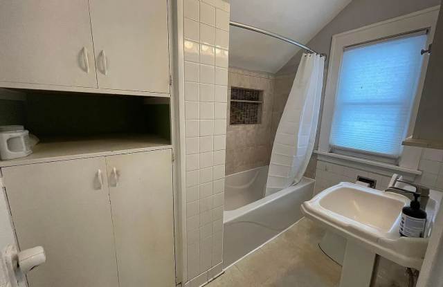 3 Bedroom House Available June 2027 - Near Macalester Gallery 3