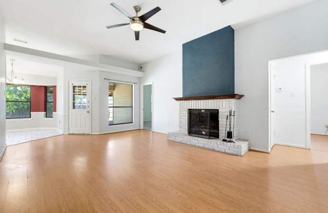 4-Bedroom Home in Western Hills Estates Gallery 3