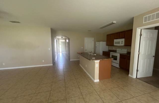 3 bedroom 2 bath single family home Gallery 4