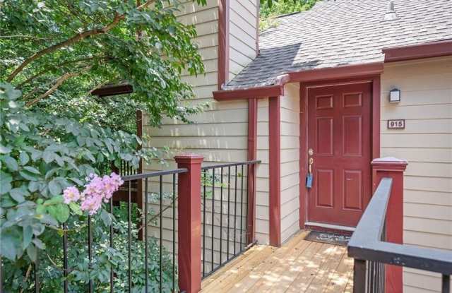 915 Wentworth Court Gallery 1