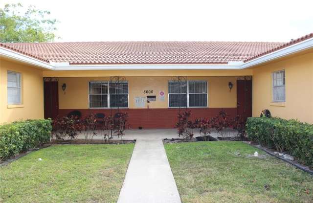 8600 NW 35th St photos photos