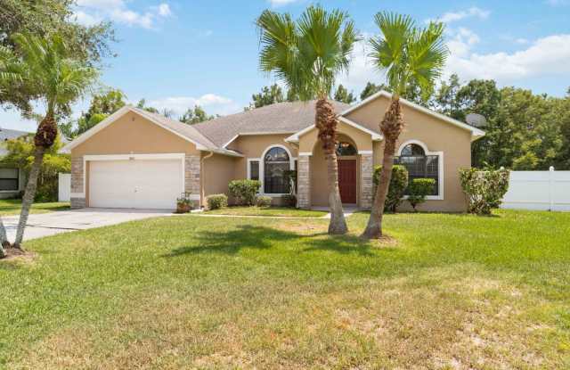 Beautiful 4/2 Pool Home w/ Fence in St. Cloud Gallery 3