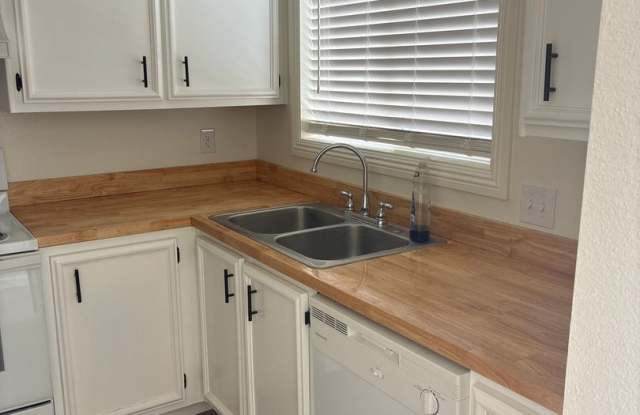Nice clean 55+ community condo Gallery 4