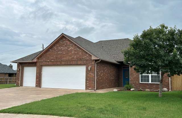 4 bedroom, 2 bathroom NOW Available! photos photos