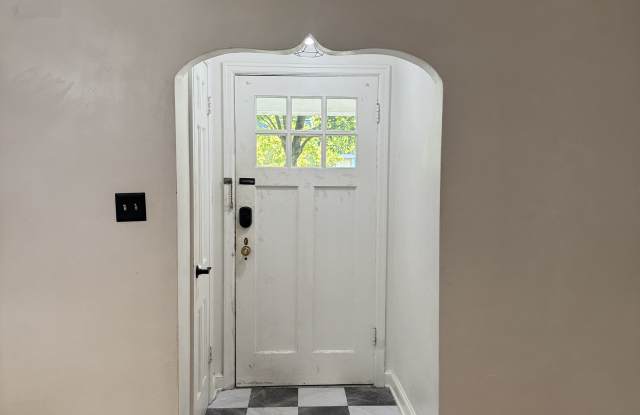 710 South Maple Street Gallery 2