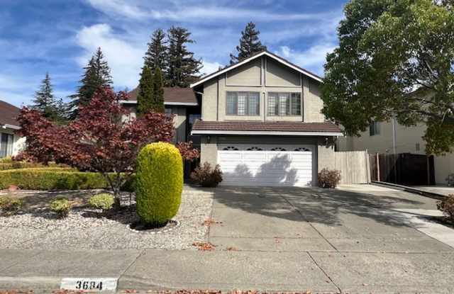 Massive 5 Bedroom Pinole Valley Home Available Now! - 3684 Ponderosa Trail, Pinole, CA 94564