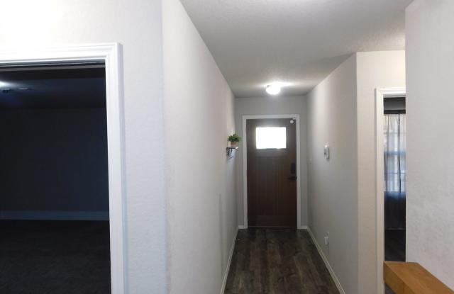 Gorgeous 3 Bedroom, 2 Bath Home, with a Game Room! Gallery 3