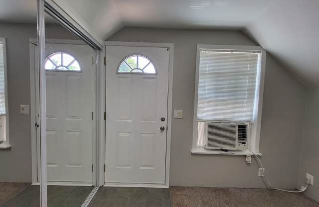 Studio loft next to UCO campus with deck and fenced yard photos photos