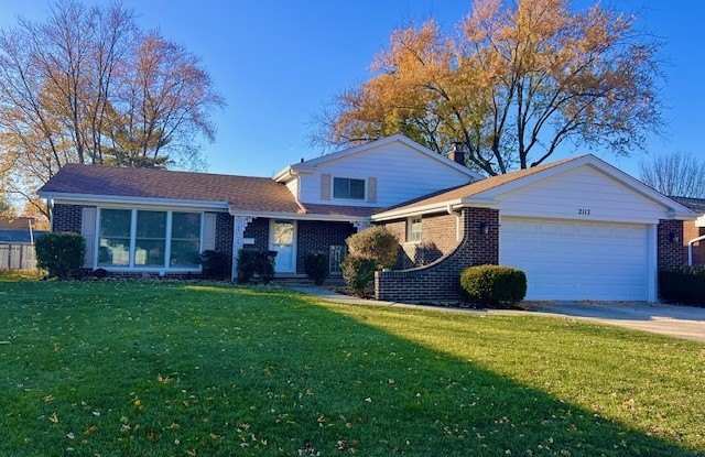 2112 N Kennicott Drive - 2112 North Kennicott Drive, Arlington Heights, IL 60004