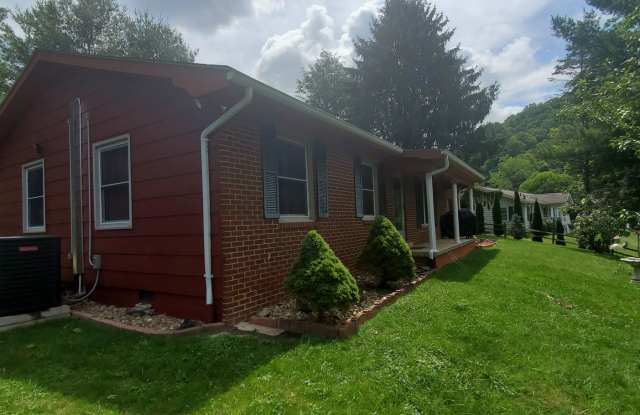 3/1.5 in Vilas; Easy Access and Close to Boone! photos photos