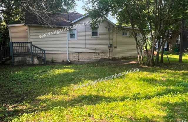 3 Bedrooms • 1 Bathroom • Bonus Game & Office Space Gallery 4