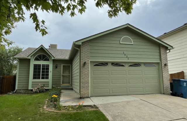 Lovely 3 Bed/2 Bath in Westminster! Available June photos photos