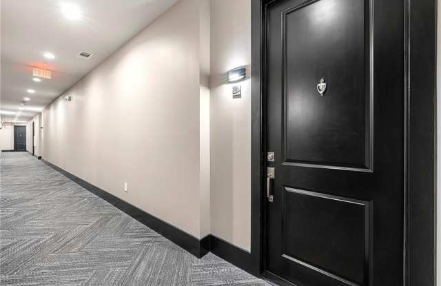 6890 Peachtree Dunwoody Road Gallery 3