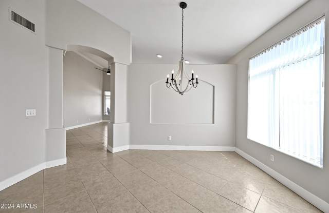 2463 N 138th Avenue Gallery 4