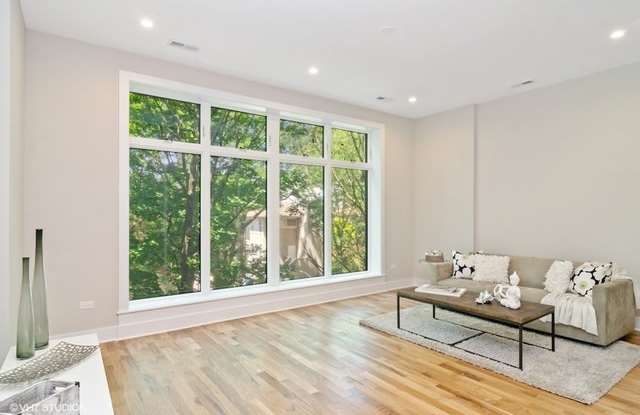6117 South Greenwood Avenue Gallery 2