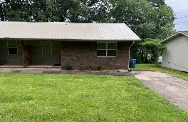 2 Bed 1 Bath in Rossville w/ Huge Storage Building! photos photos