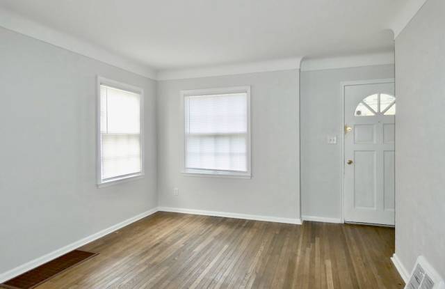 2211 W Sylvania Ave photos photos