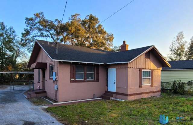 Cute 2 bedroom, 1 Bath Bungalow with the original wood flooring throughout. Gallery 2