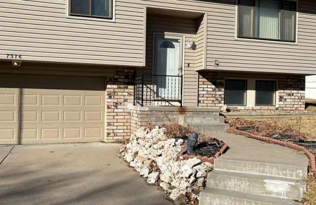 Spacious 3-Bedroom, 1-Bath Home with Garage  Basement in La Vista photos photos