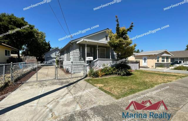 Renovated Large 2 bedroom 1 bath 2 RV Parking (Comes with 1 Extra room) - 111 12th Street, Vallejo, CA 94590