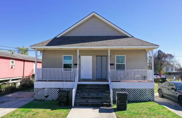 1927 Tricou Street photos photos