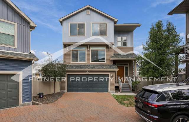 Spacious Home with Central AC and Washer/Dryer Gallery 1