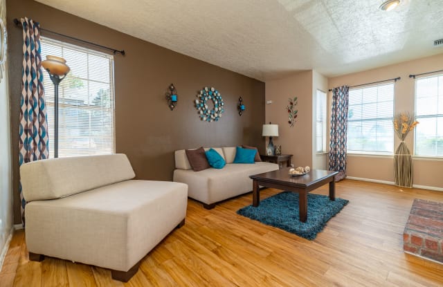 Oak Tree Park Apartments Gallery 2