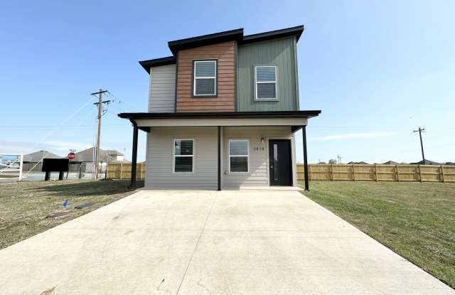 1070 Boardwalk Avenue Gallery 1