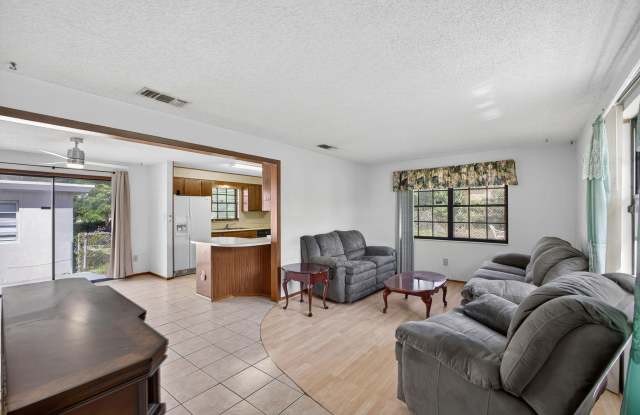 1332 W 33rd Street photos photos