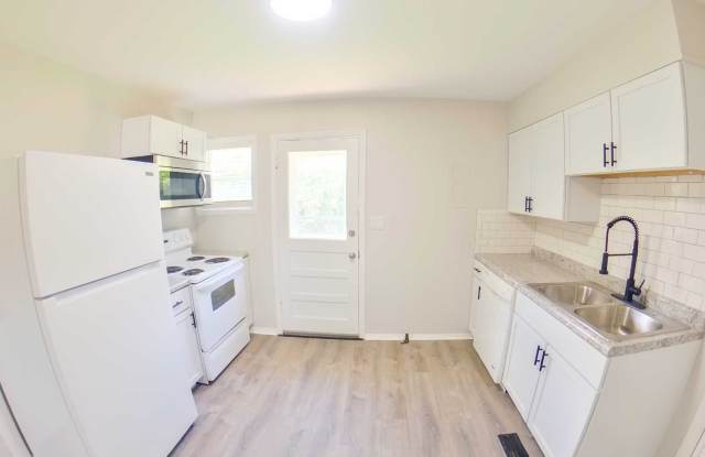 3D Tour Available - Recently Remodeled + Fenced-in Yard + Washer & Dryer! Available September 3rd! photos photos