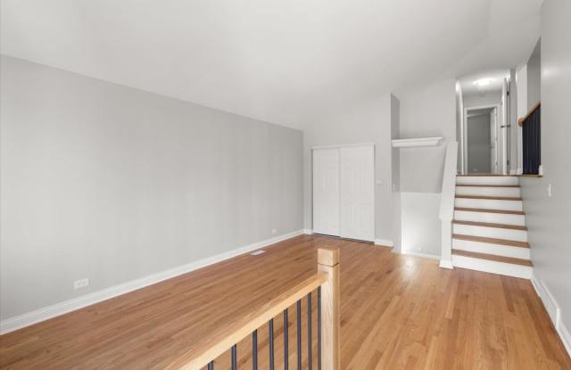 1704 N Drury Lane Gallery 4